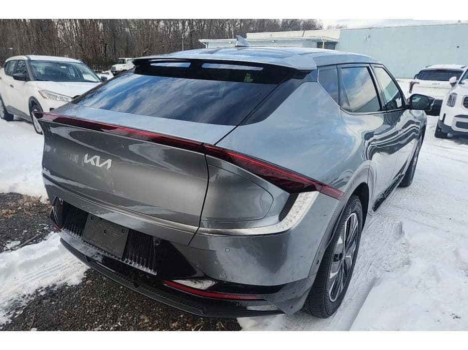 2022 Kia EV6 view 3