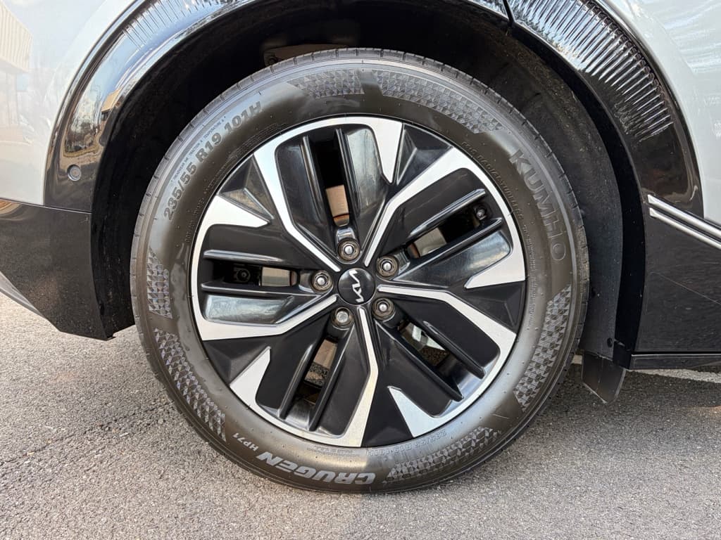 2022 Kia EV6 view 34