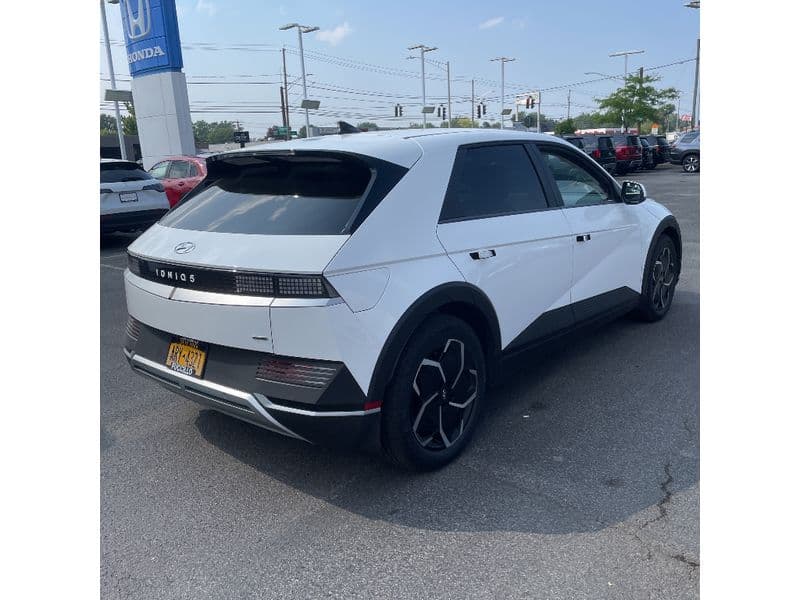 2022 Hyundai IONIQ 5 view 3