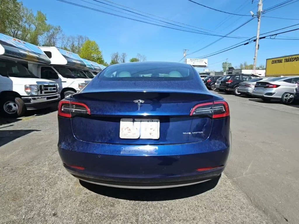 2018 Tesla Model 3 view 3
