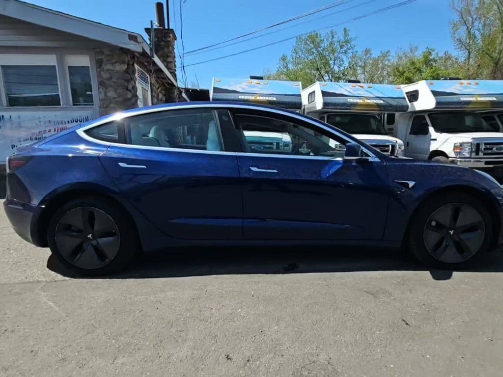 2018 Tesla Model 3 view 4