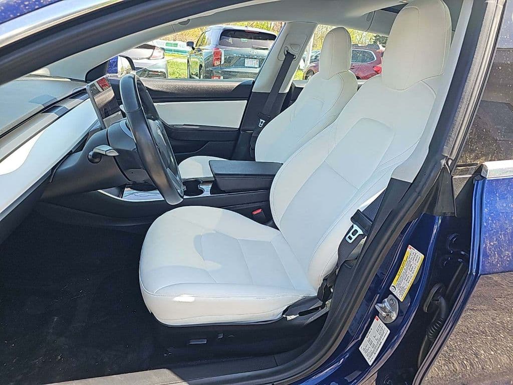 2018 Tesla Model 3 view 5