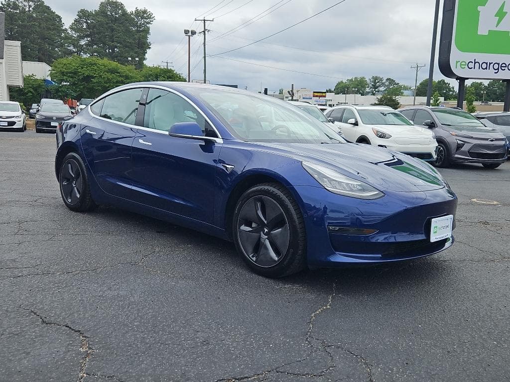 2018 Tesla Model 3 view 4