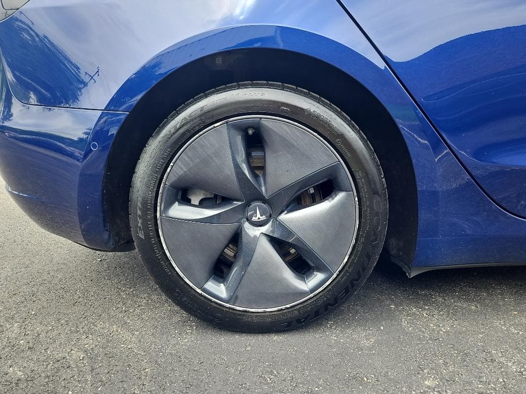 2018 Tesla Model 3 view 29