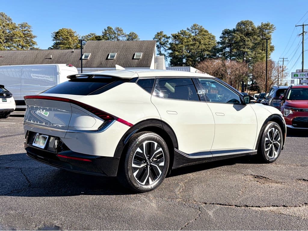 2022 Kia EV6 view 3