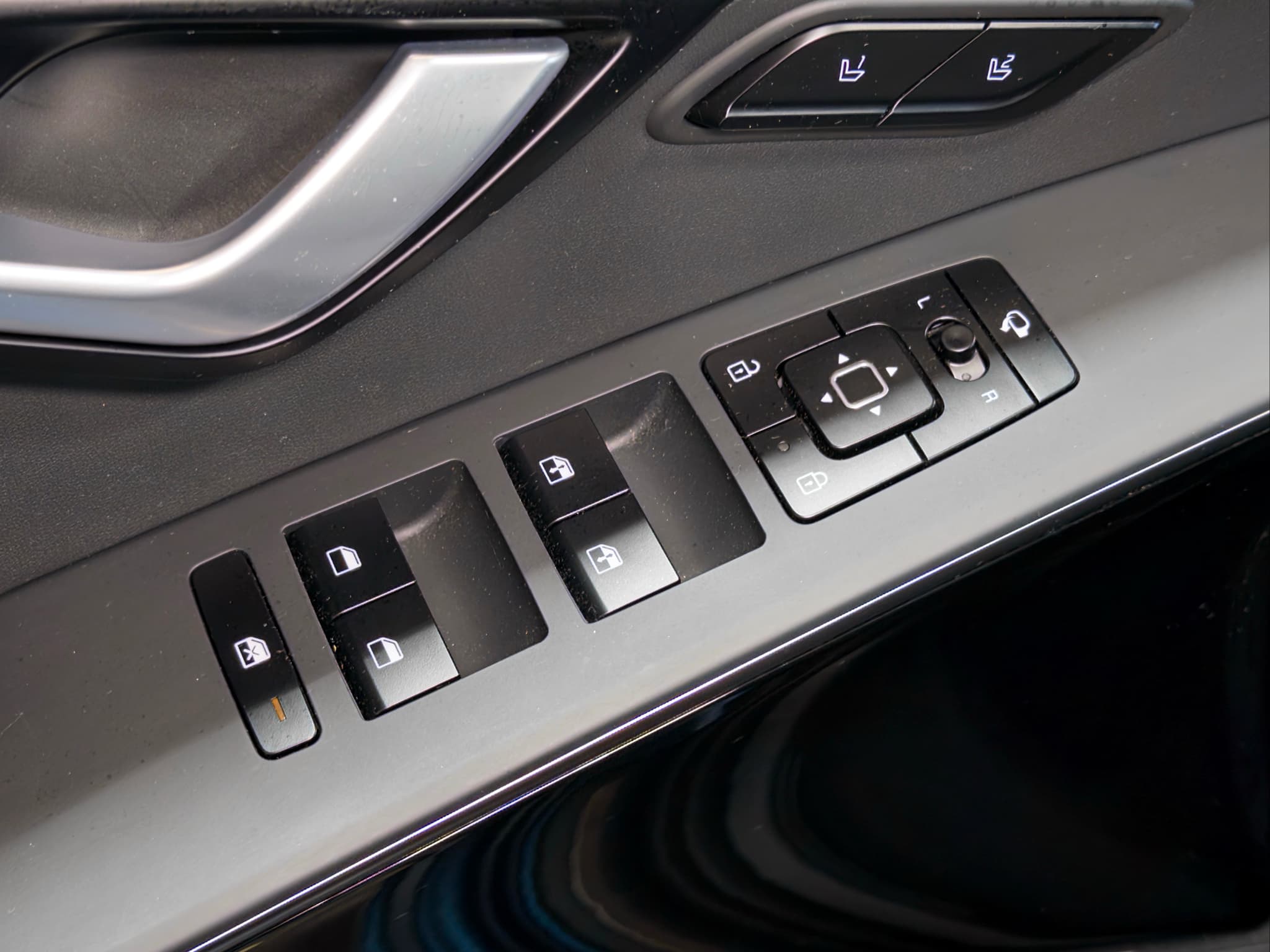 2024 Kia Niro EV view 7