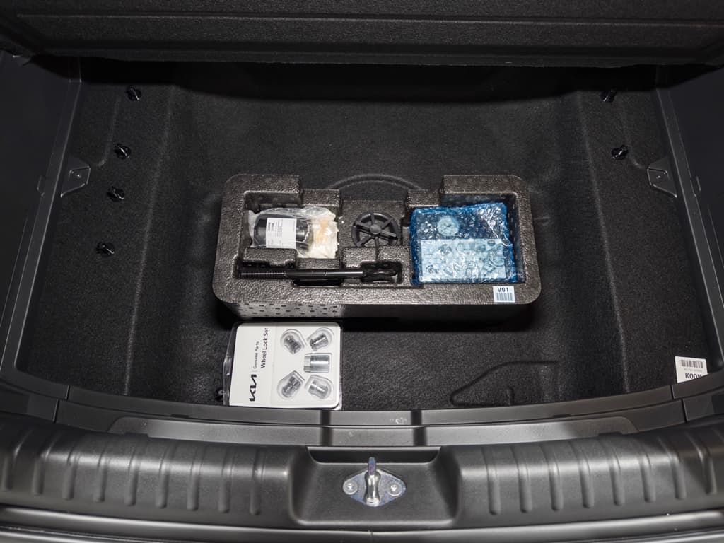 2024 Kia Niro EV view 27