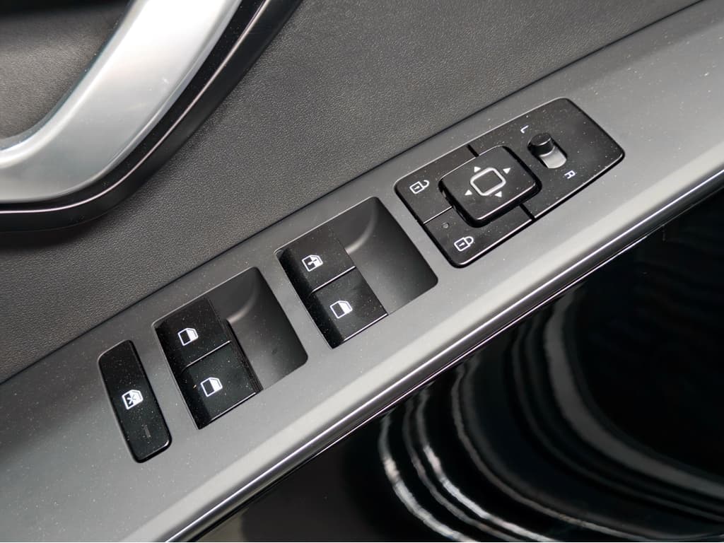 2024 Kia Niro EV view 7