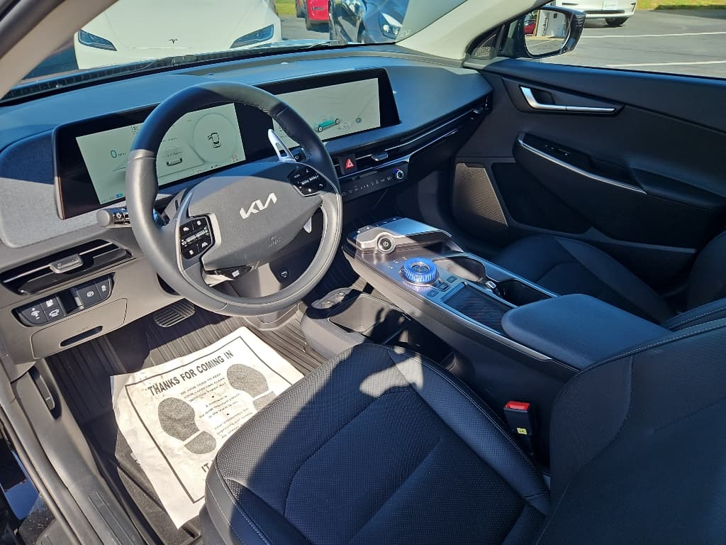 2022 Kia EV6 view 17