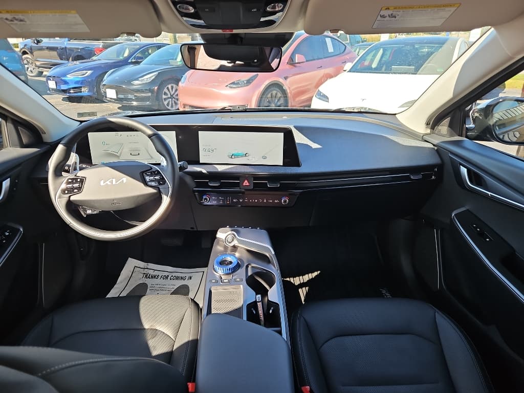 2022 Kia EV6 view 16