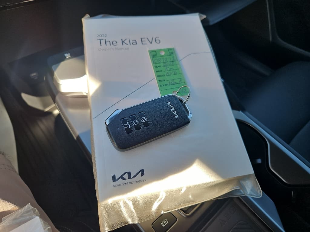 2022 Kia EV6 view 21