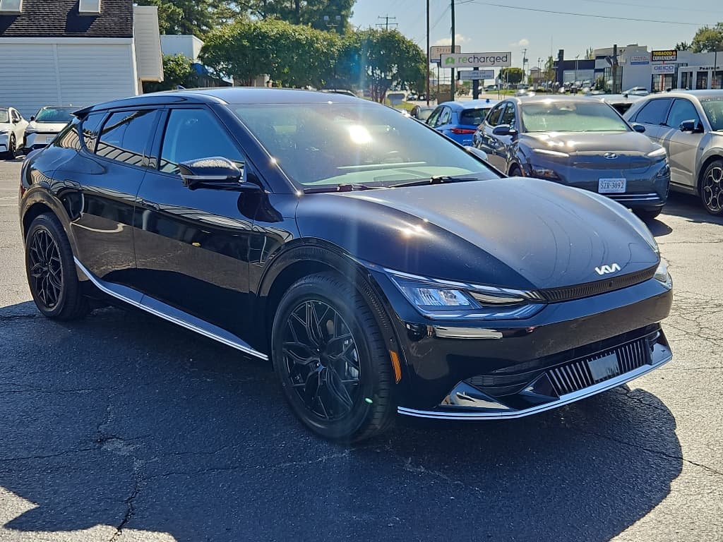 2022 Kia EV6 view 4