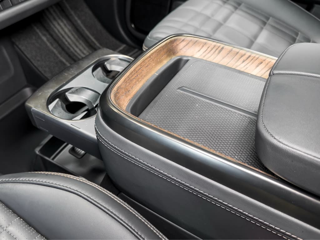 2026 Rivian R1S view 19