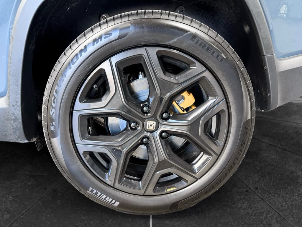 2026 Rivian R1S view 34