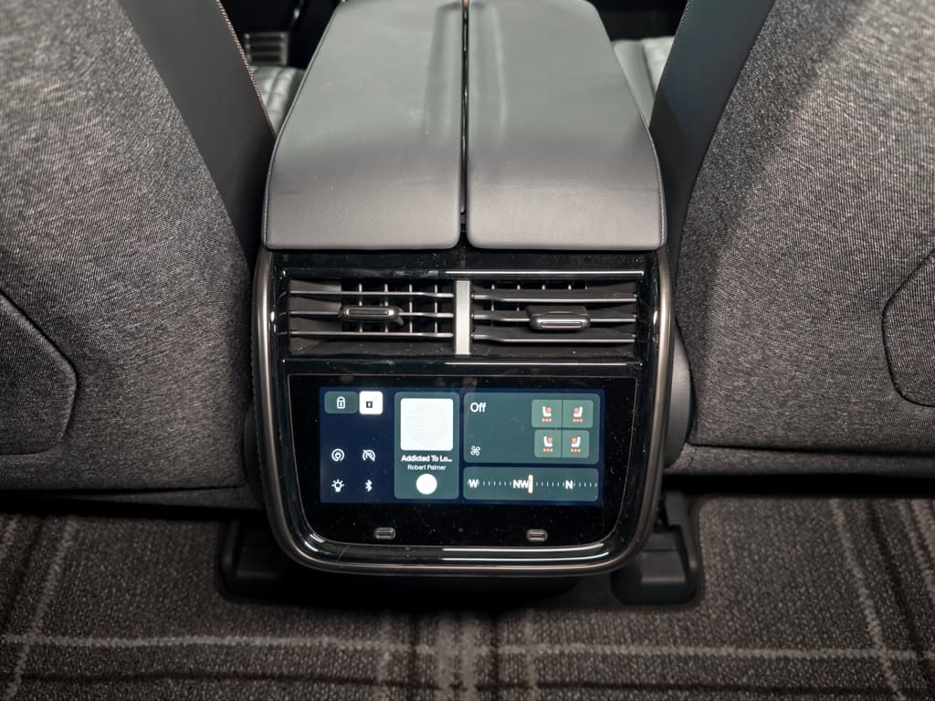 2026 Rivian R1S view 20