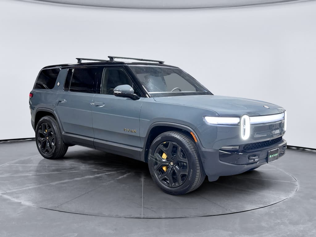 2026 Rivian R1S view 4