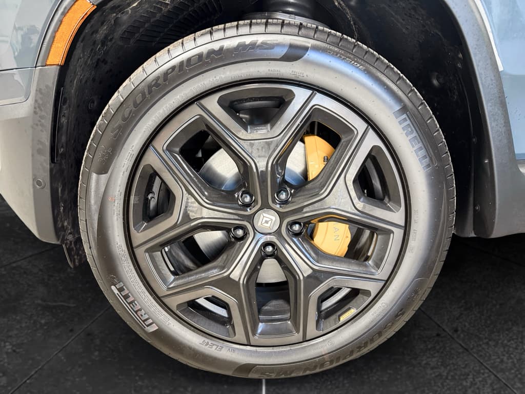 2026 Rivian R1S view 32