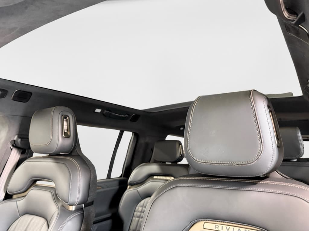 2026 Rivian R1S view 24