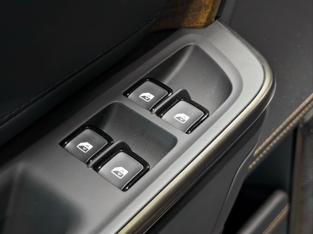 2026 Rivian R1S view 7