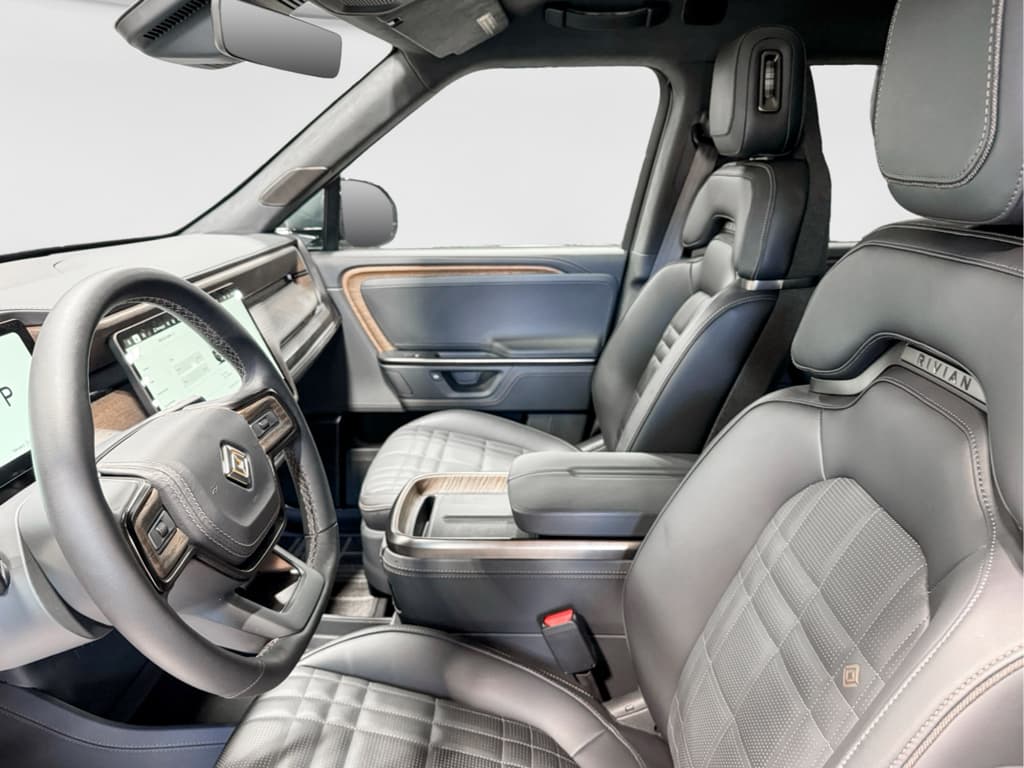 2026 Rivian R1S view 17