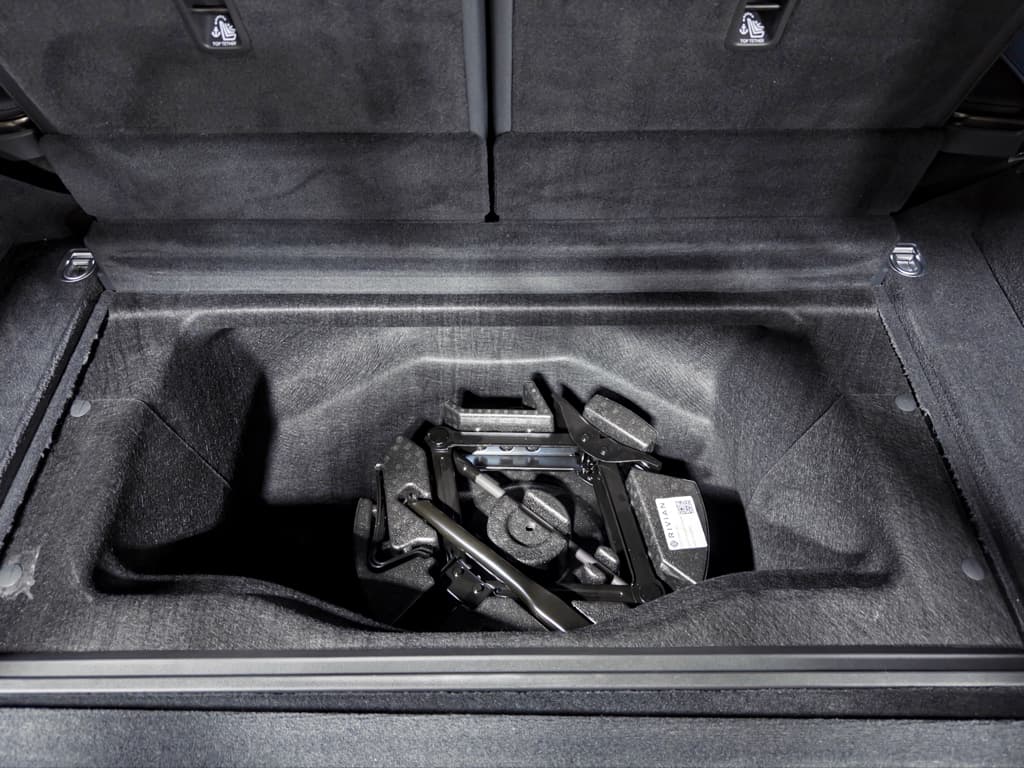 2026 Rivian R1S view 28