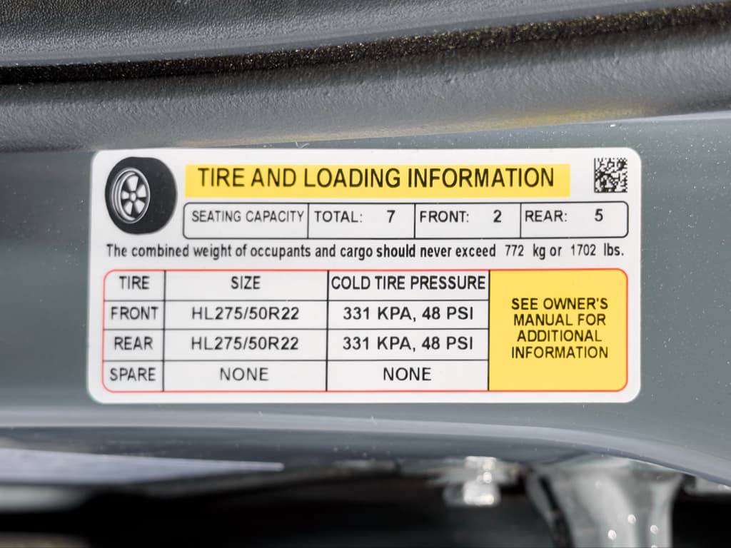 2026 Rivian R1S view 31