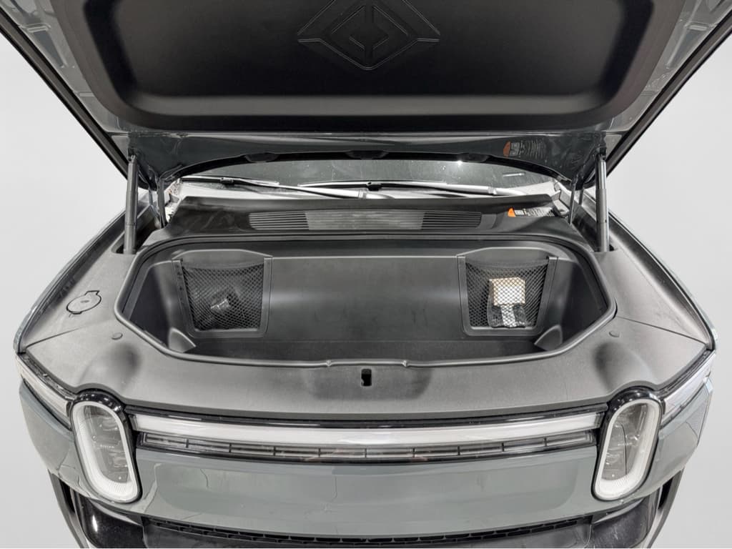 2026 Rivian R1S view 25