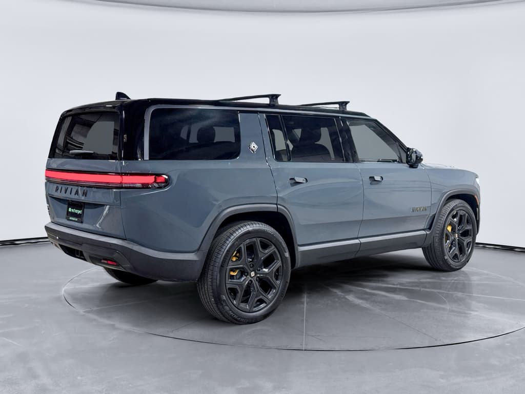 2026 Rivian R1S view 3