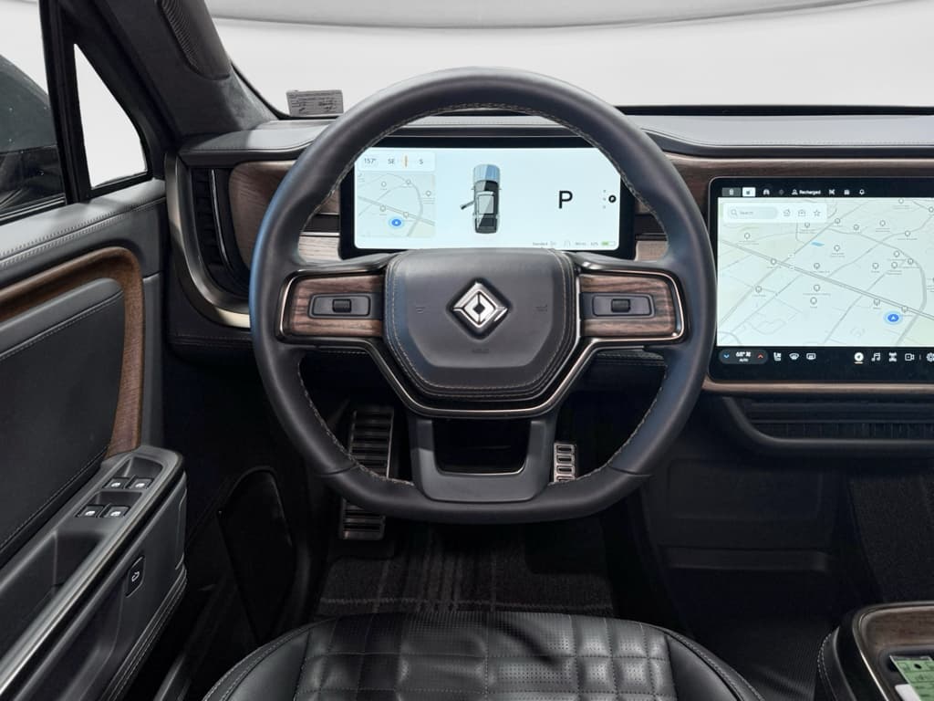 2026 Rivian R1S view 8