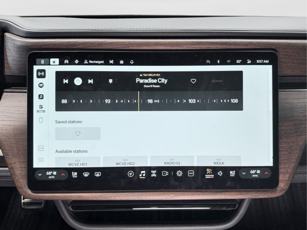 2026 Rivian R1S view 12