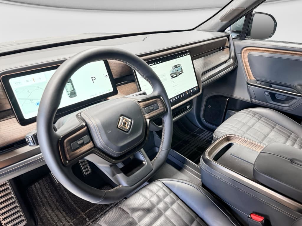 2026 Rivian R1S view 18