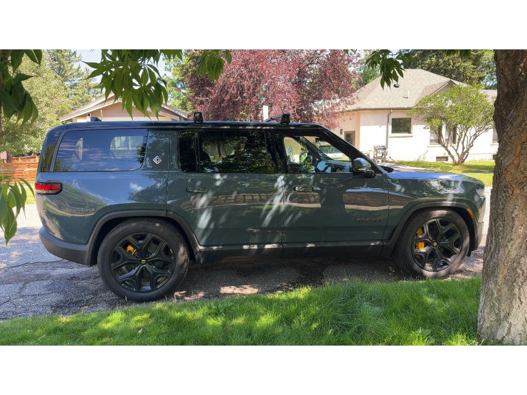 2026 Rivian R1S view 4
