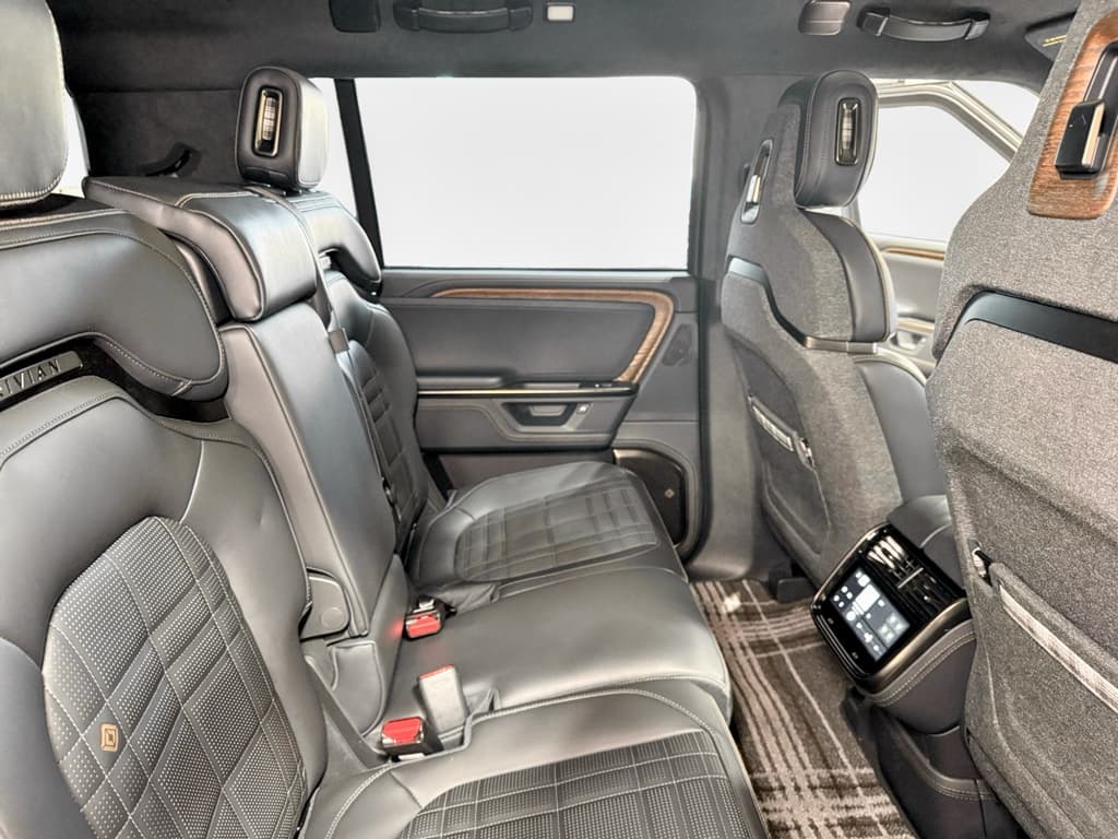 2026 Rivian R1S view 21