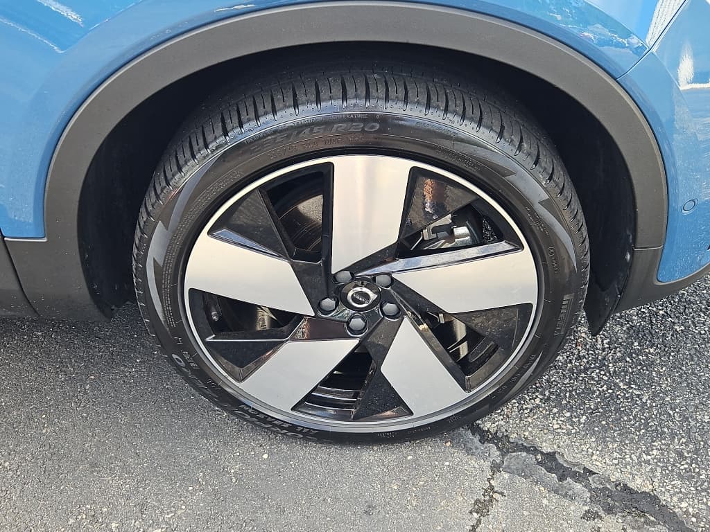2023 Volvo XC40 view 31