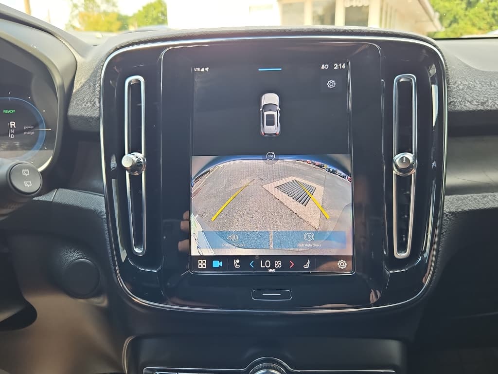 2023 Volvo XC40 view 15