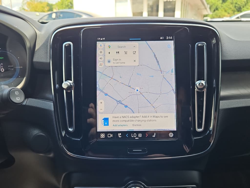 2023 Volvo XC40 view 13