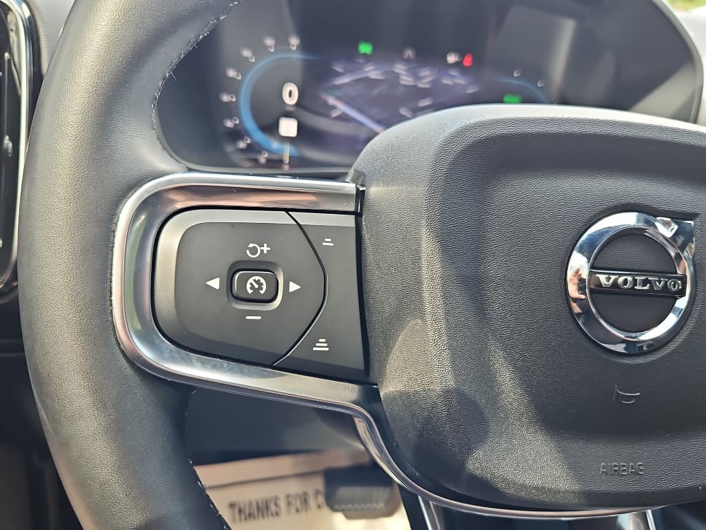 2023 Volvo XC40 view 10