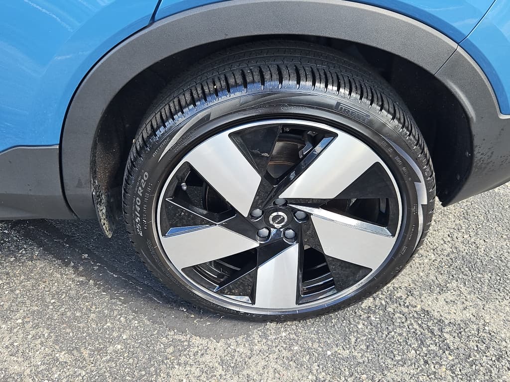 2023 Volvo XC40 view 27