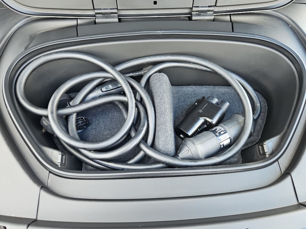 2023 Volvo XC40 view 6