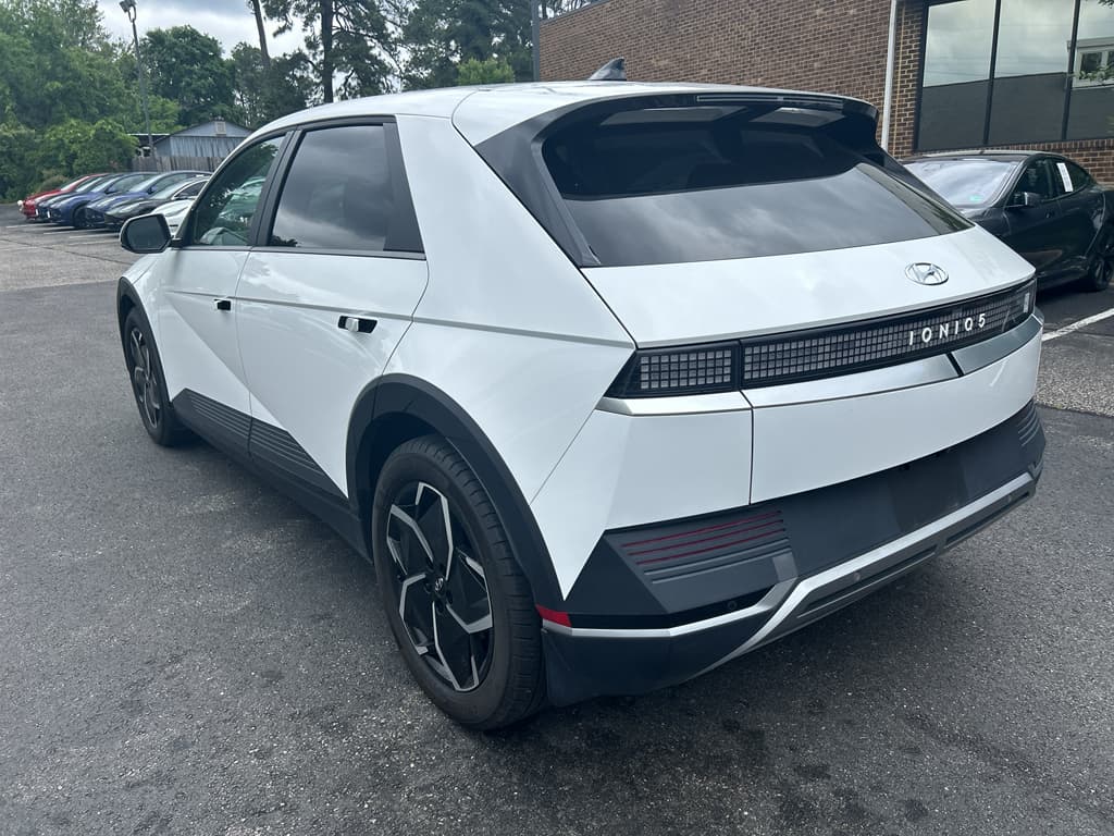 2022 Hyundai IONIQ 5 view 2