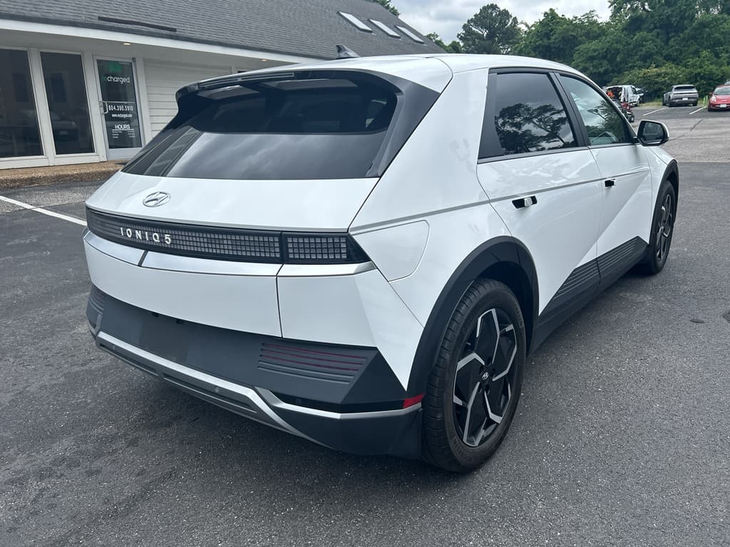 2022 Hyundai IONIQ 5 view 3