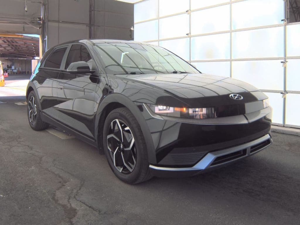 2022 Hyundai IONIQ 5 view 3