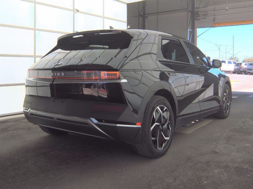 2022 Hyundai IONIQ 5 view 4