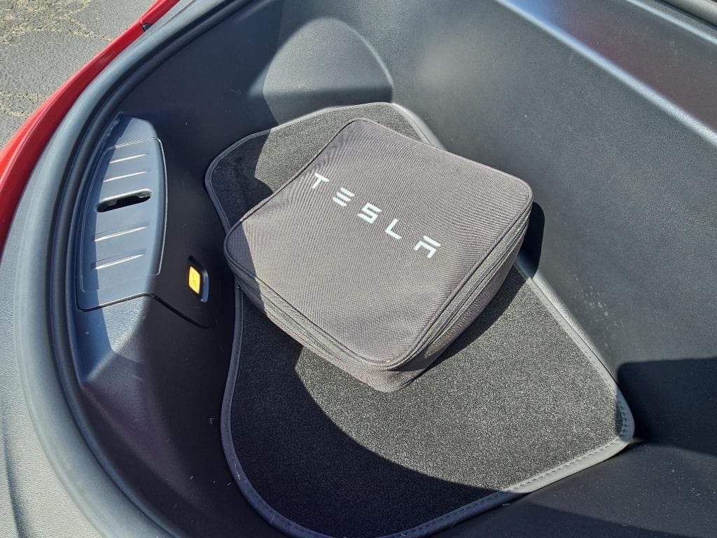 2018 Tesla Model 3 view 7