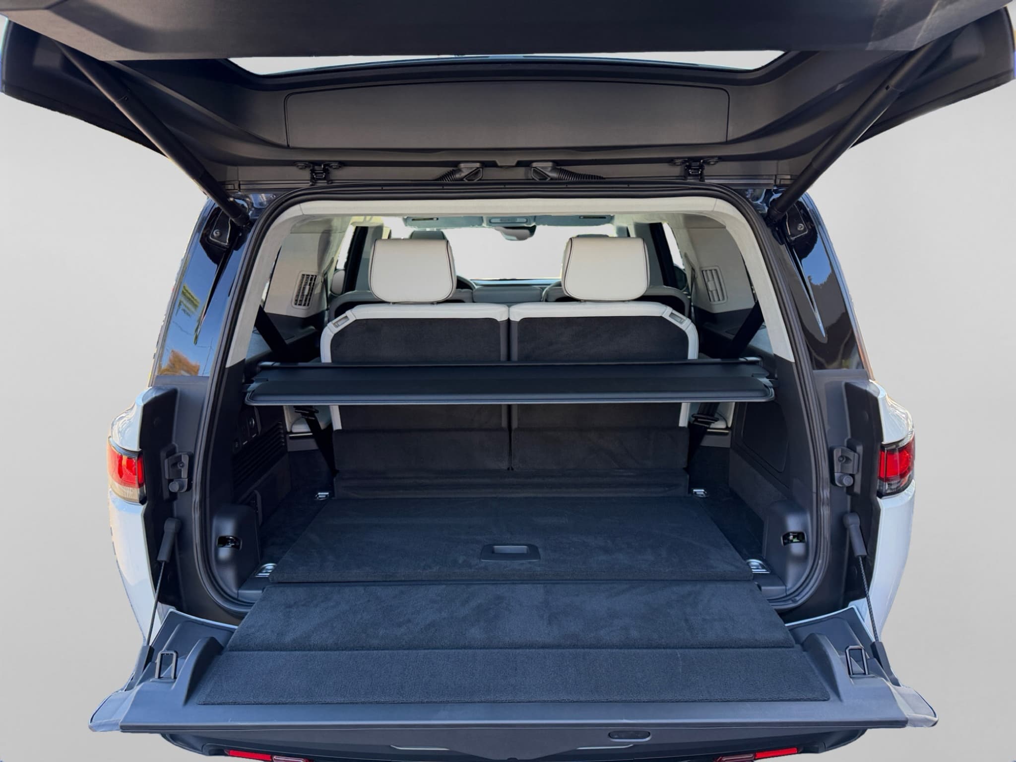 2026 Rivian R1S view 28