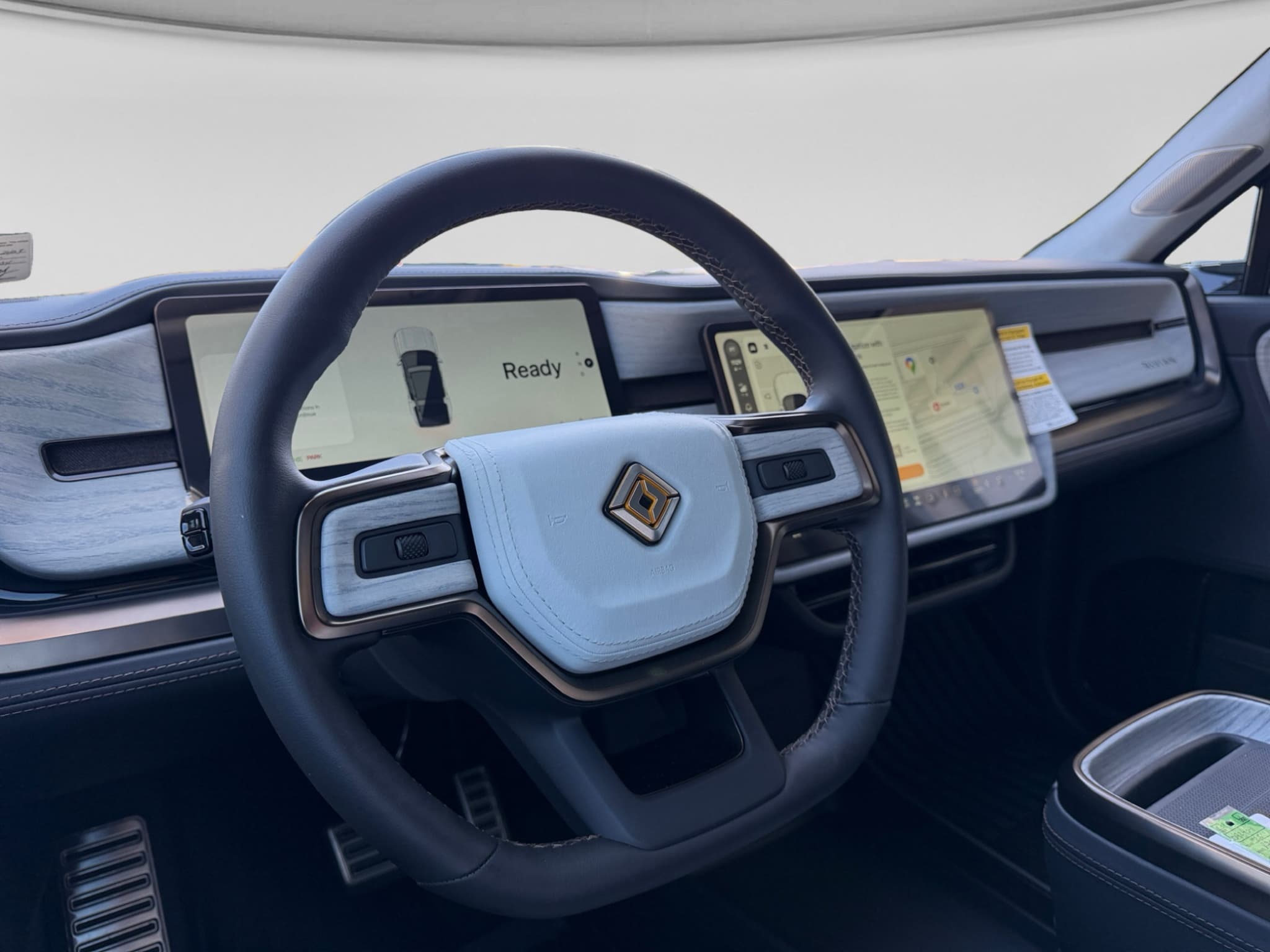 2026 Rivian R1S view 9