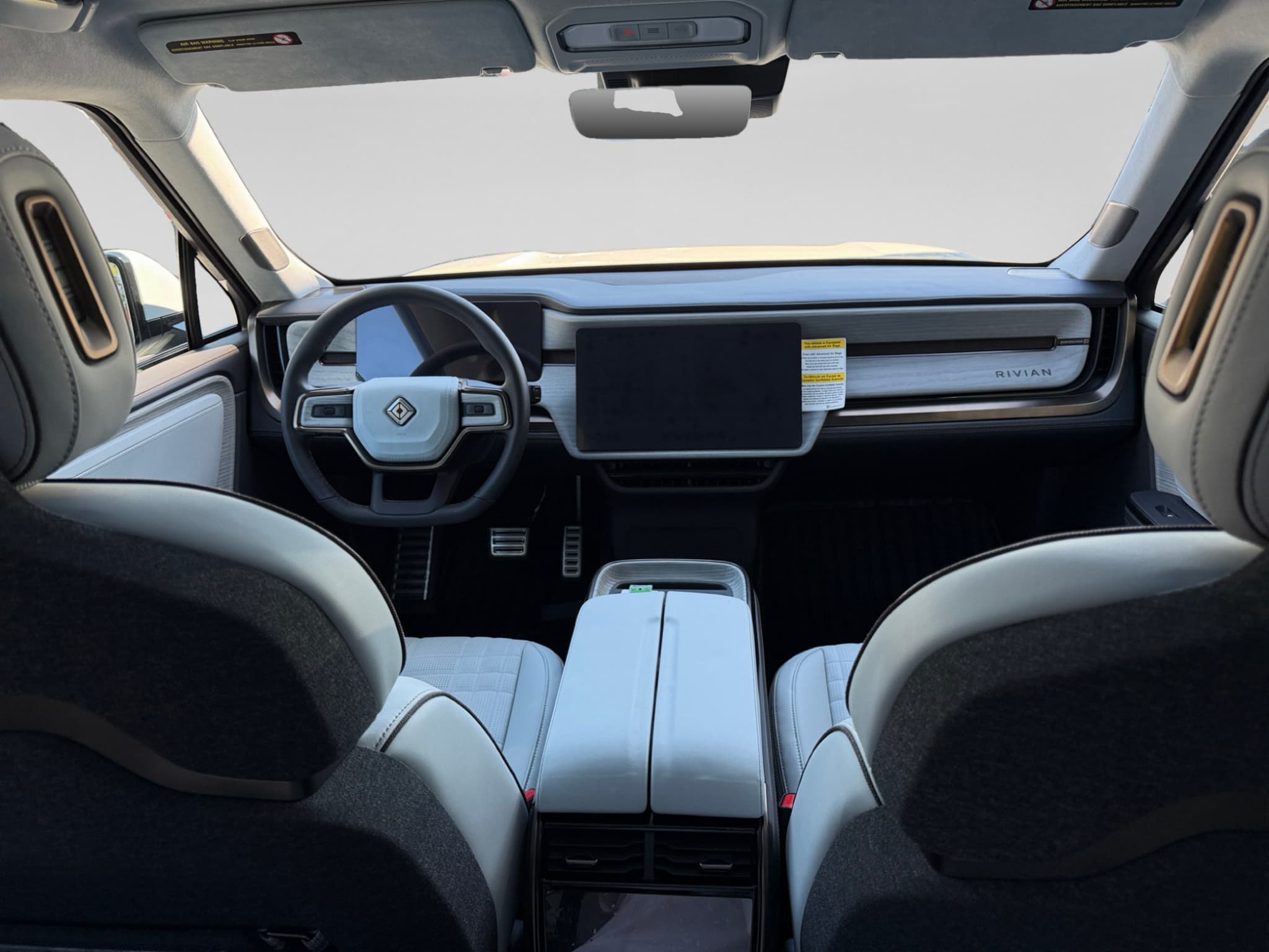 2026 Rivian R1S view 16
