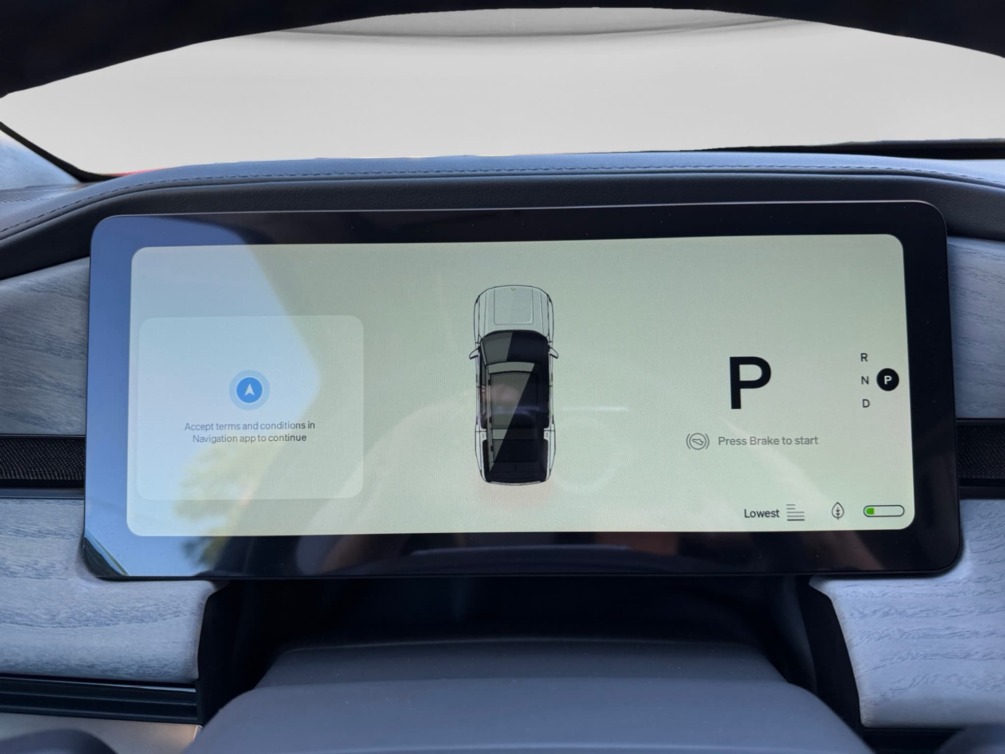 2026 Rivian R1S view 10
