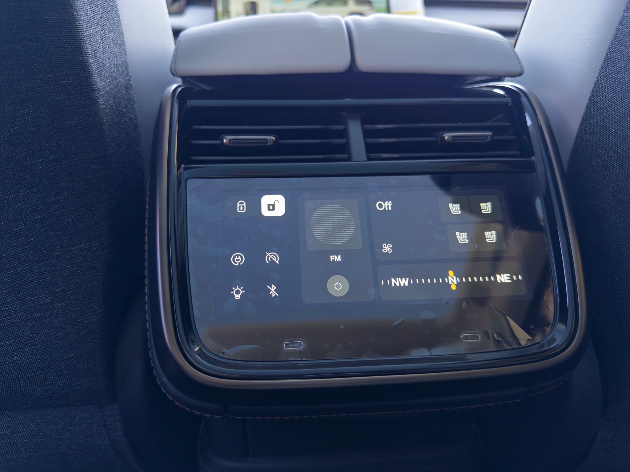 2026 Rivian R1S view 15