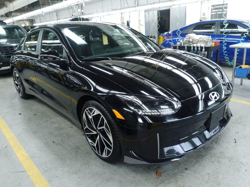 2025 Hyundai IONIQ 6 view 3